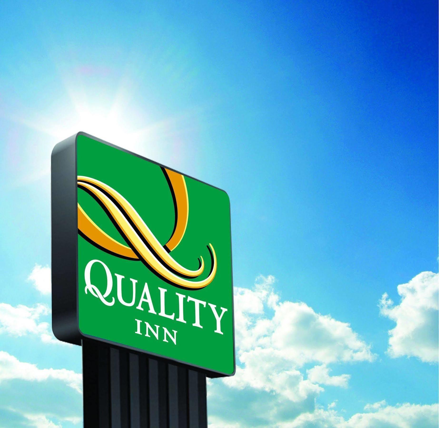 Quality Inn Storm Lake Exterior photo